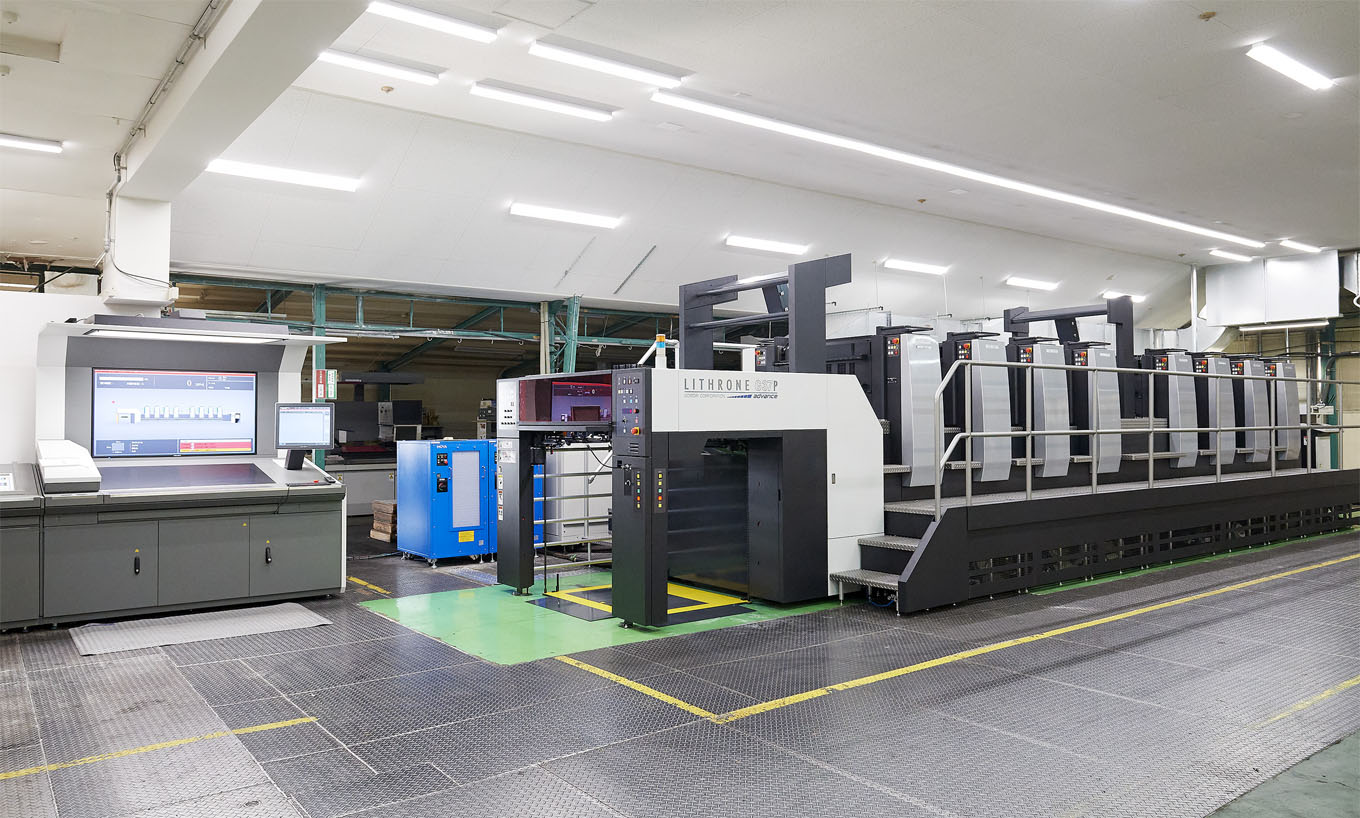 本社工場内に新たに両面UV印刷機（愛称：１号機）を導入！