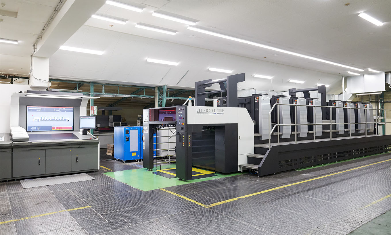 本社工場内に新たに両面UV印刷機（愛称：１号機）を導入！